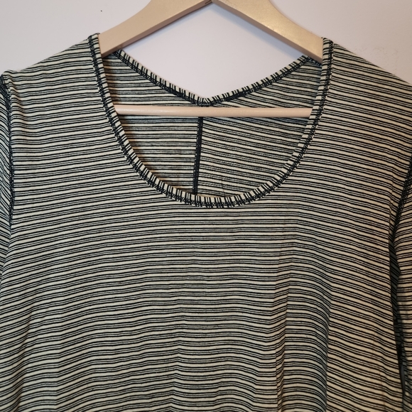 LULULEMON Yogini 5 Year Long Sleeve Tee, size 6 - Picture 5 of 13
